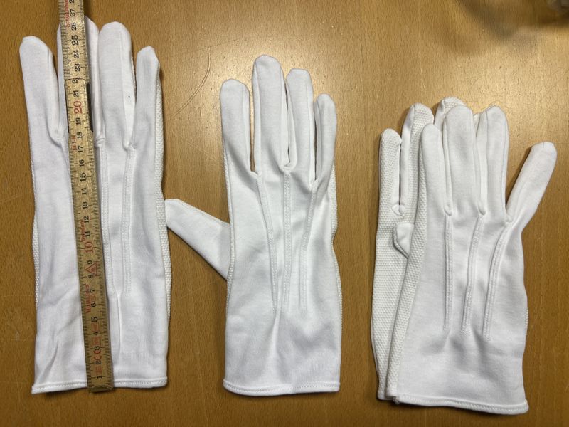 Uniformshansker, Marsjhansker, seremonihansker med gripeknotter på innsiden 